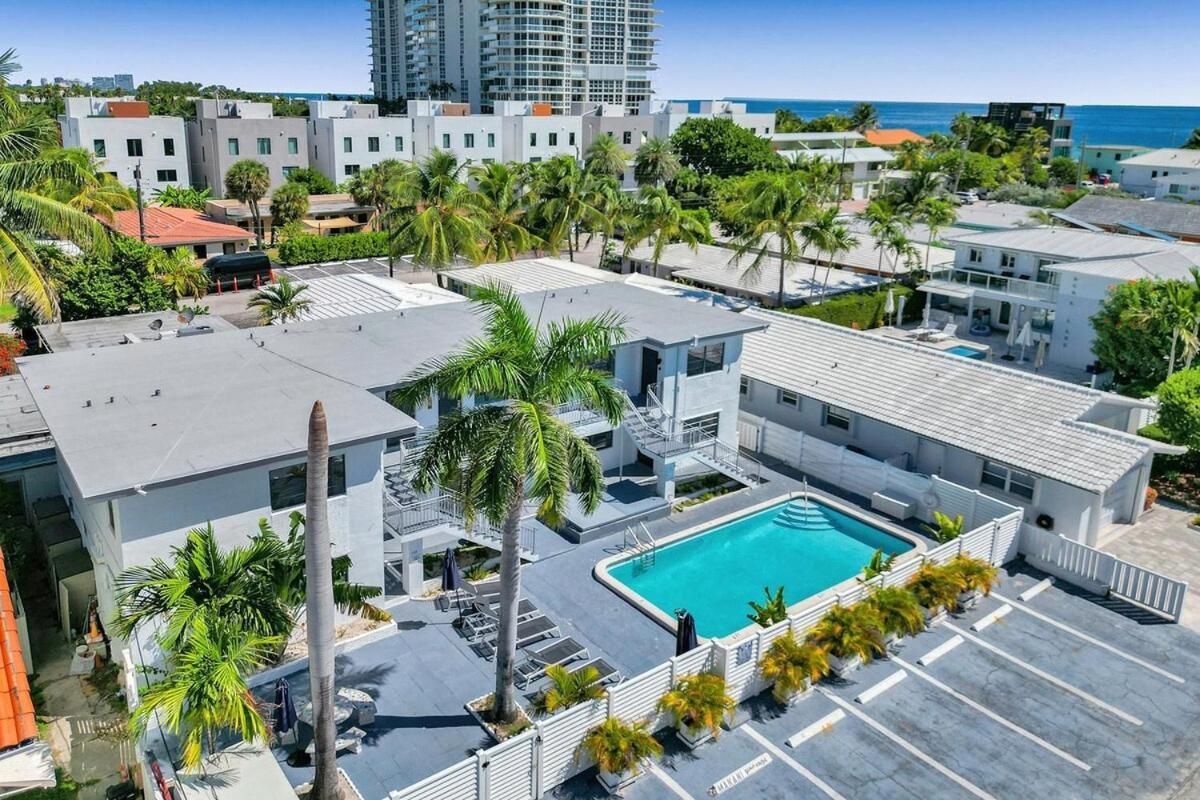 Waves On Desoto Rental Unit With Pool 할리우드 외부 사진