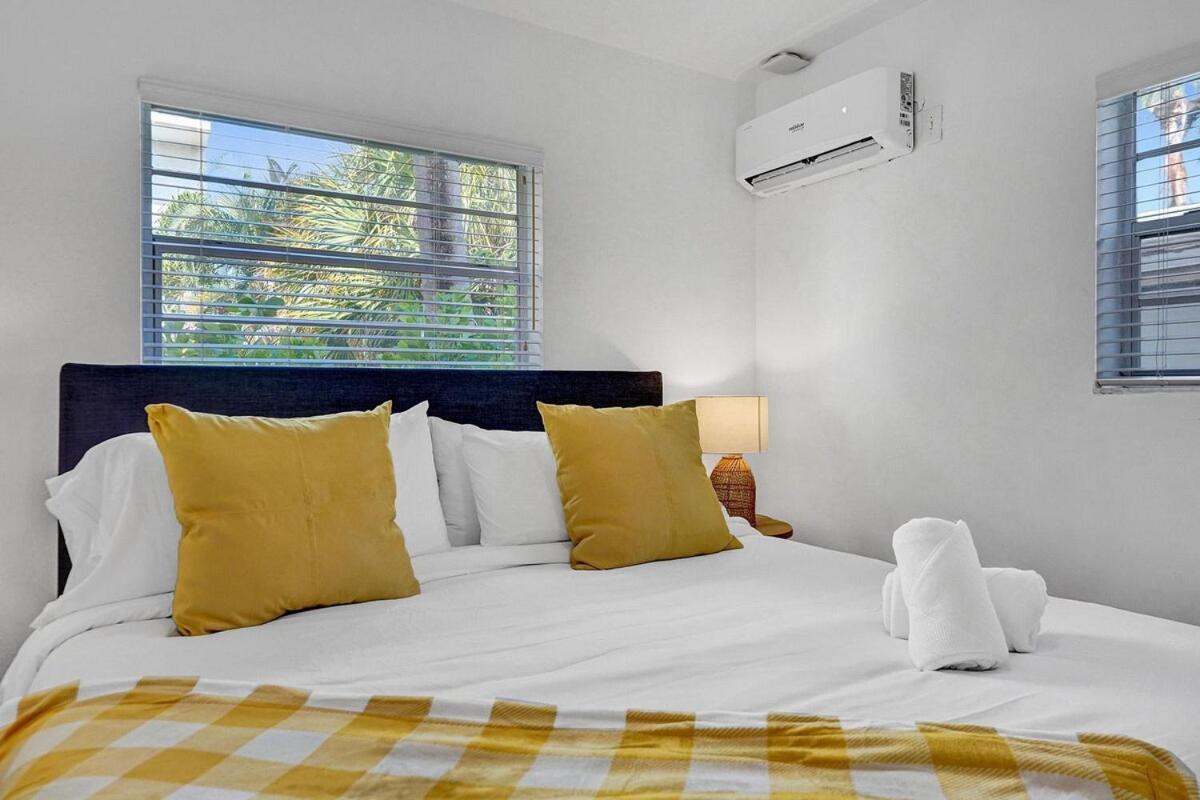 Waves On Desoto Rental Unit With Pool 할리우드 외부 사진