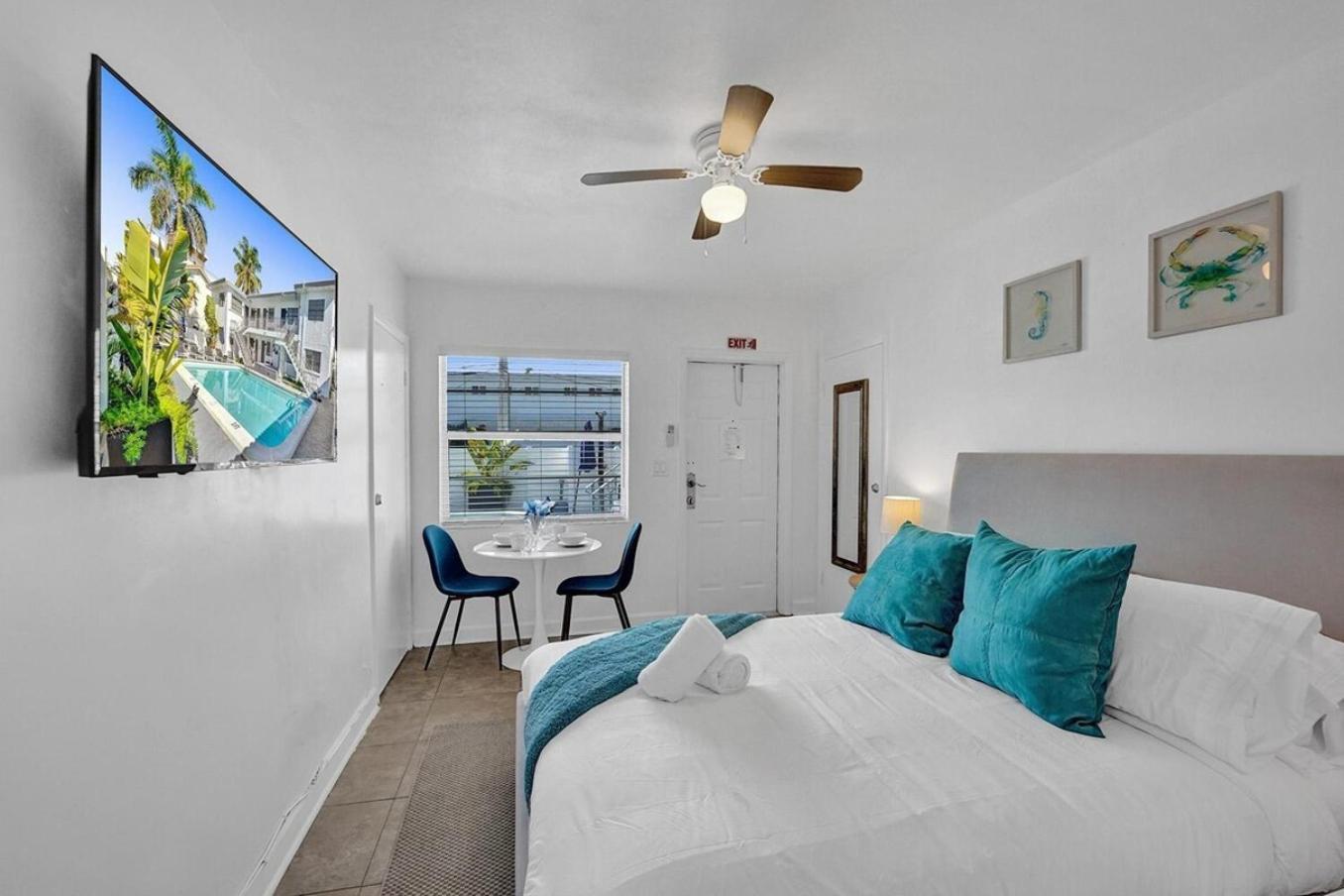 Waves On Desoto Rental Unit With Pool 할리우드 외부 사진