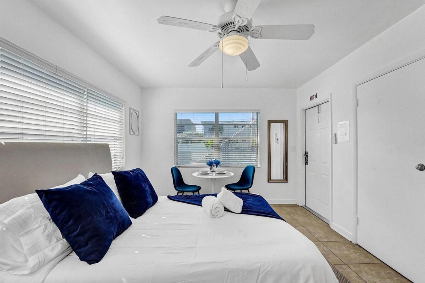 Waves On Desoto Rental Unit With Pool 할리우드 외부 사진