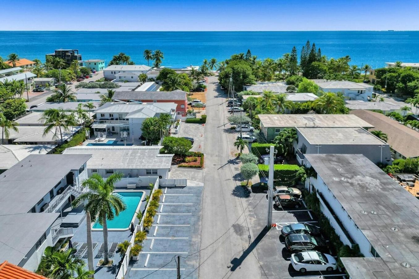 Waves On Desoto Rental Unit With Pool 할리우드 외부 사진