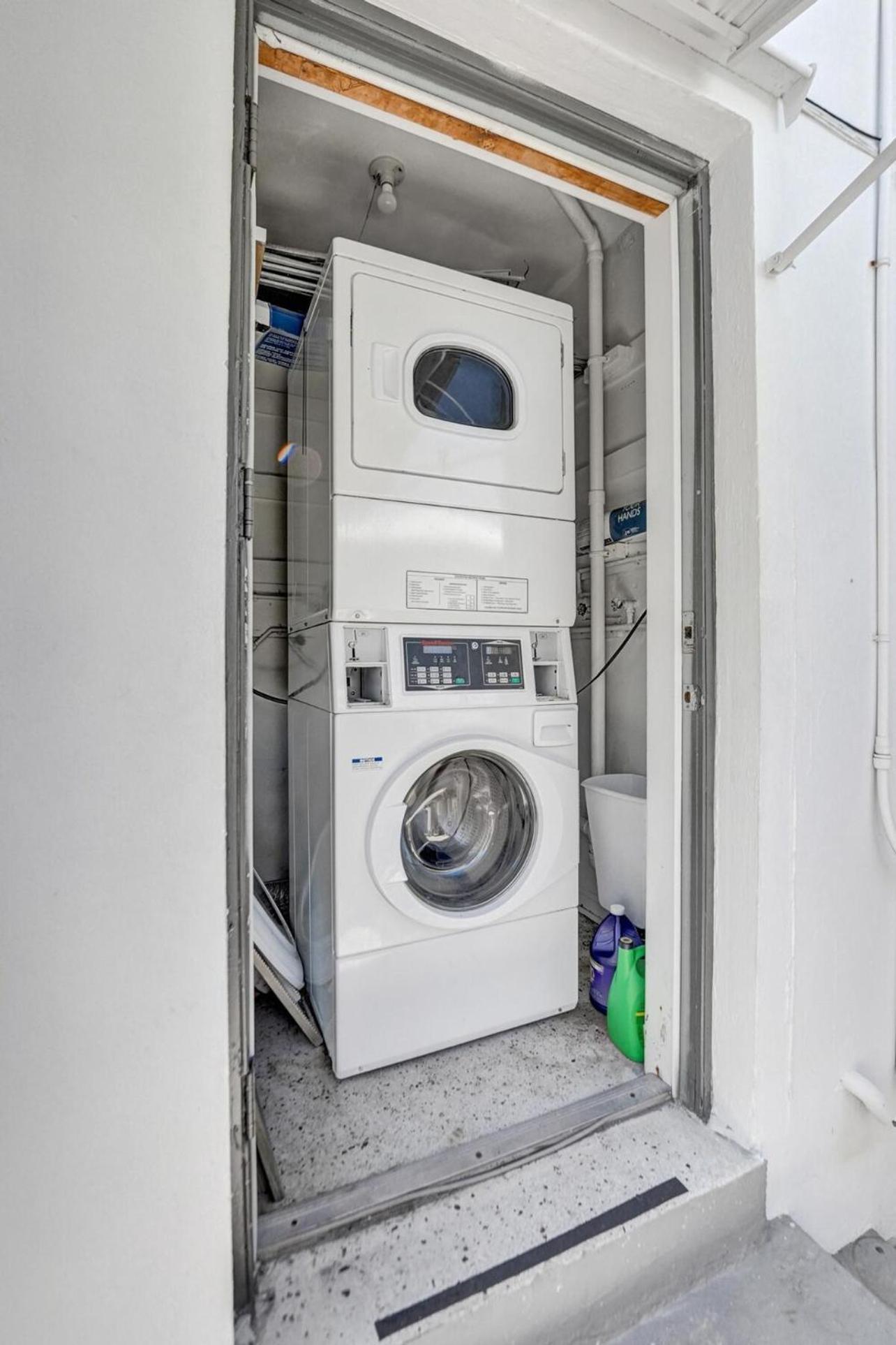 Waves On Desoto Rental Unit With Pool 할리우드 외부 사진
